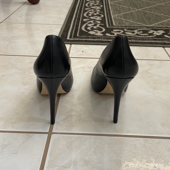 Michael Kors Black Pointed toe Pumps - Picture 3 of 9